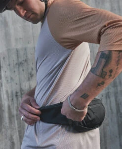 POC SPORTS Lamina Hip Pack -POC Shop 25120 1002 Lamina HipPack UraniumBlack 4