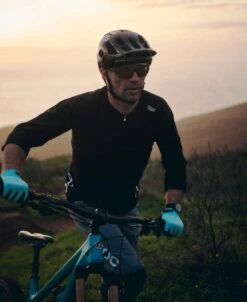 POC Resistance Enduro Adjustable Glove -POC Shop 30335 ResistanceEnduroAdjGlove 1579 LightKalkopyritBlue 02 e7740b09 2305 401f 8ce7 d555dcc40bc8