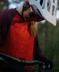 POC W's MTB Pure LS Jersey -POC Shop PDP 52854 W sMTBPureLSJersey 8404 PropyleneRed AgateRed 1