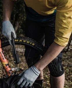 POC VPD System Lite Knee -POC Shop VPD SYSTEM LITE KNEE Uranium Black 3 bbd0e632 24b7 4eca 9960 72083db12297